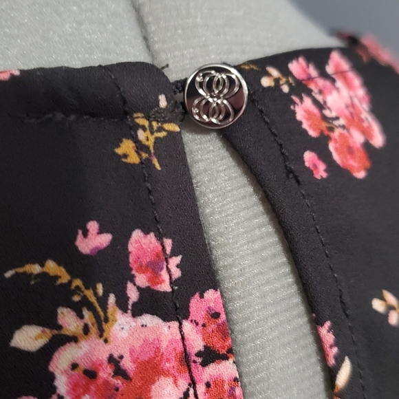 NWT CeCe Blouse Puffy Sleeves Flowy Peplum Black Pink Flowers - Picture 7 of 10